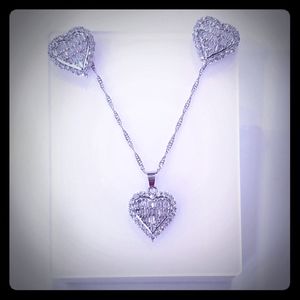 Set earrings and necklace with pendant